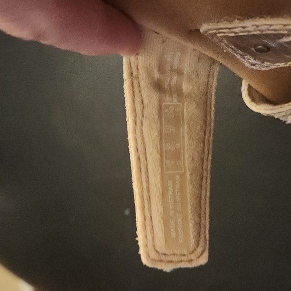 Collections by Clarks - Soft Cushion - Metallic Strap w/ Hook and Loop - Sz 6.5M - Picture 5 of 6